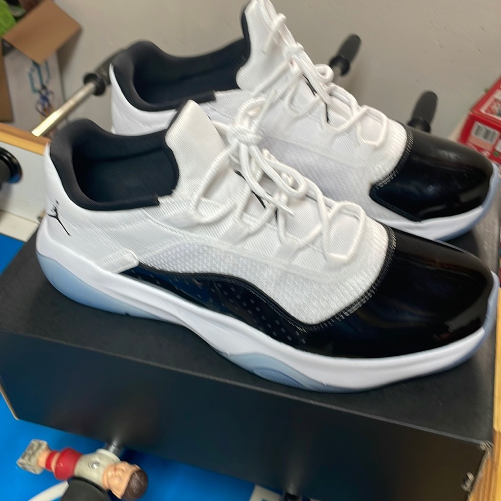 Jordan CMFT low. Worn once
